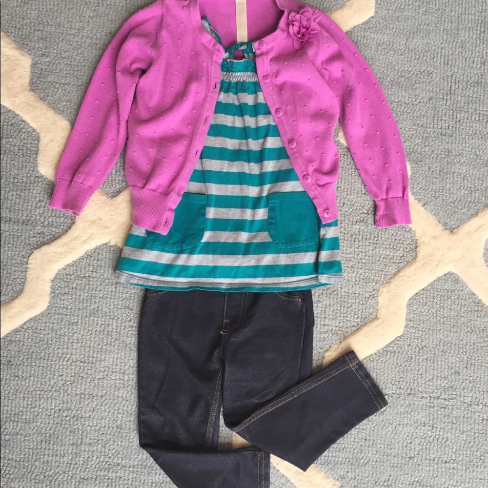 Girl’s 3T outfit.